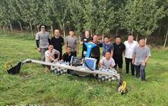 2019年，山東東營(yíng)市黃河河務(wù)局采購(gòu)一臺(tái)德國(guó)坡厲斜坡割草機(jī)。